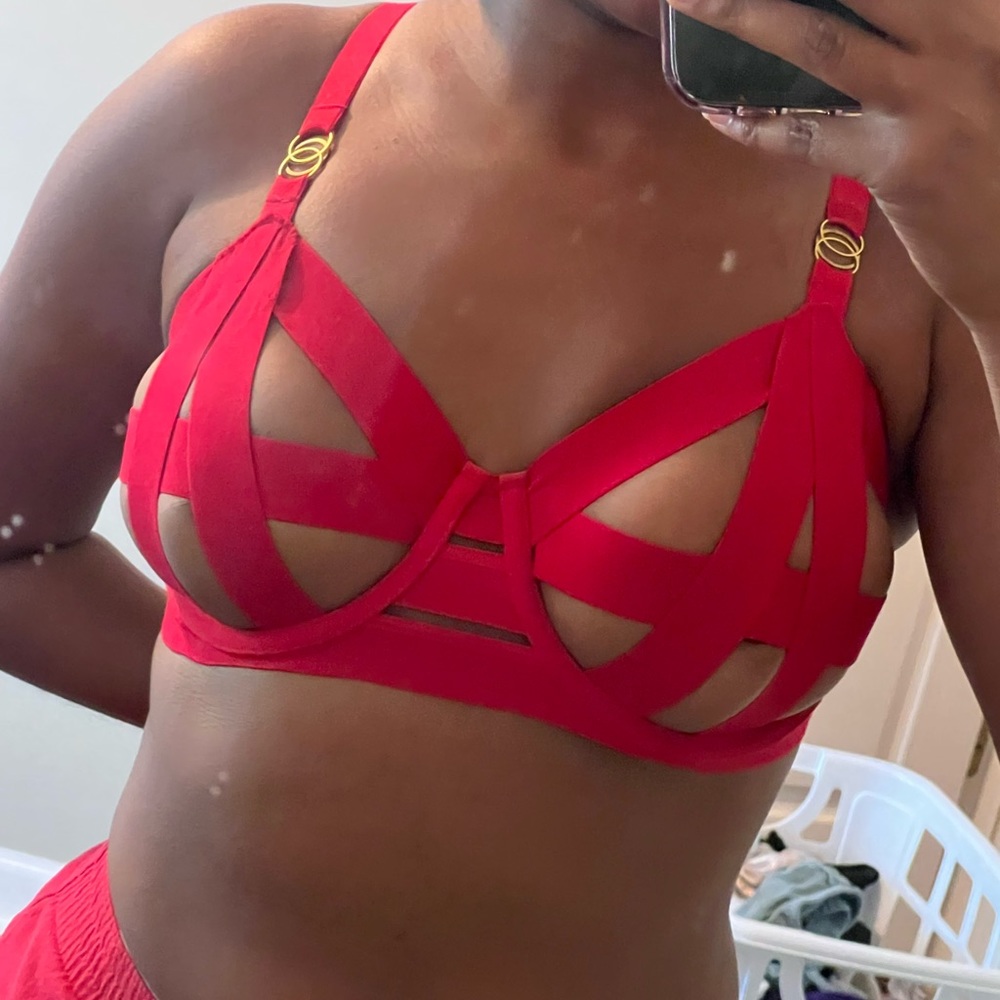 bra - Picture 2 of 4